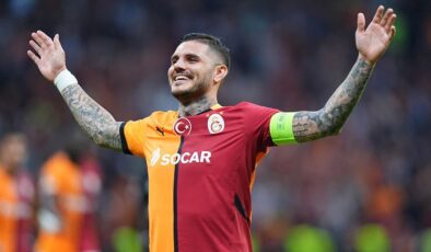 Düştüğü notu görmeniz lazım! Derbi biter bitmez telefona sarıldı