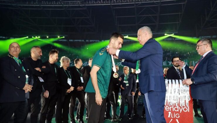 Şampiyonluk töreninde İbrahim Hacıosmanoğlu’na soğuk duş